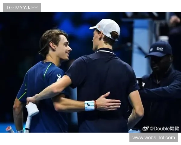 德米纳尔未婚妻博尔特场边助威,ATP总决赛看台温馨一幕 德米纳尔未婚妻博尔特场边助威,ATP总决赛看台温馨一幕