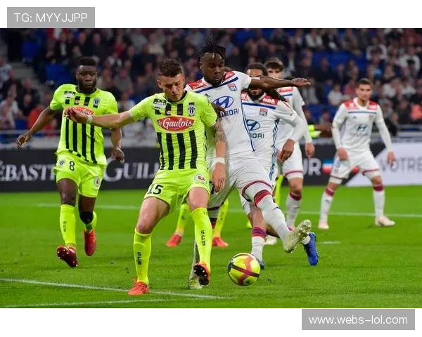 里昂2-1斯特拉斯堡，主场逆转取胜