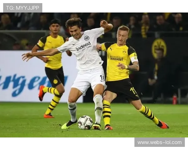 法兰克福高位逼抢奏效,多特旧将达胡德成反击关键 法兰克福高位逼抢奏效,多特旧将达胡德成反击关键